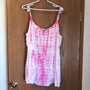 Plus size tie dye tank with adjustable straps